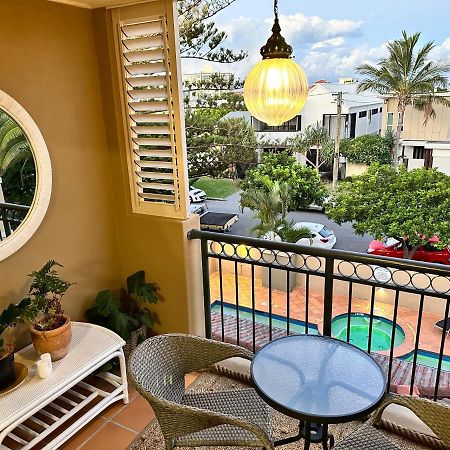 'Little Mermaid' Beach Apartment Best Location Walk To Beach And Restaurants - Sleeps 4 ゴールドコースト エクステリア 写真